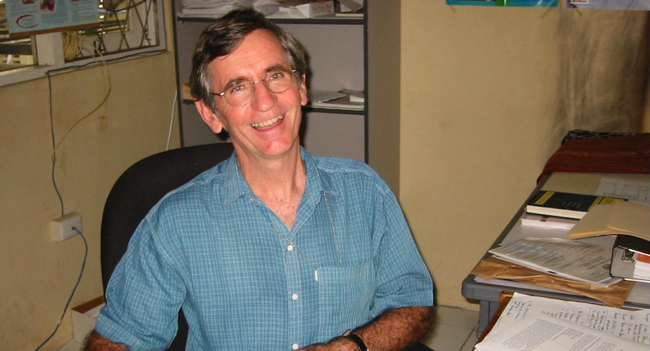 Pat working at the Interim CAVR Office in Dili, Timor-Leste, 2002 / Pat Walsh archive